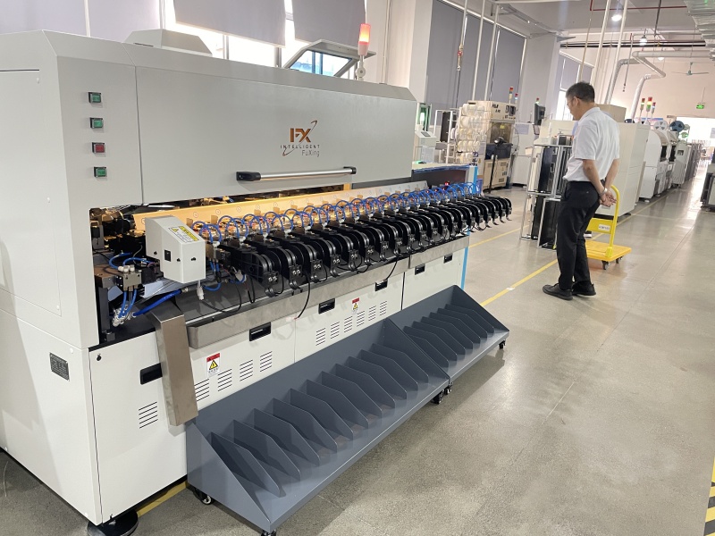 從手工到自動(dòng)，立式插件機(jī)如何重塑小家電行業(yè)插件工藝